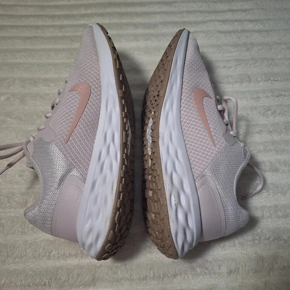 Nike Revolution 6 Running Shoe Sneaker Womens 7.5 Pale Pink Lightweight Comfort